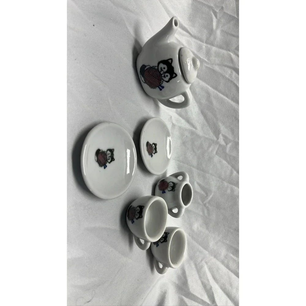 Miniature Porcelain Tea‎ Set Japan Cat with Yarn Teapot Cups Saucers